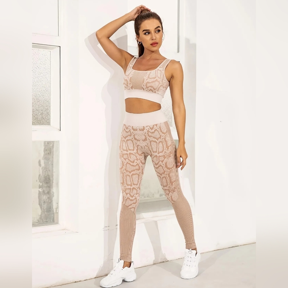 Women's yoga workout outfits 2pc snakeskin print fitness suit. Exercise wear.